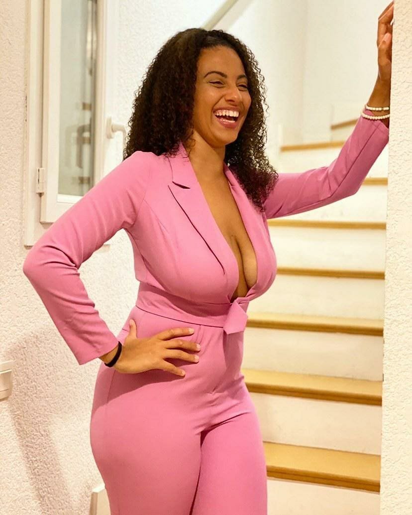 curlyhug_129733588_1502999573218943_5434986297094702346_n.jpg