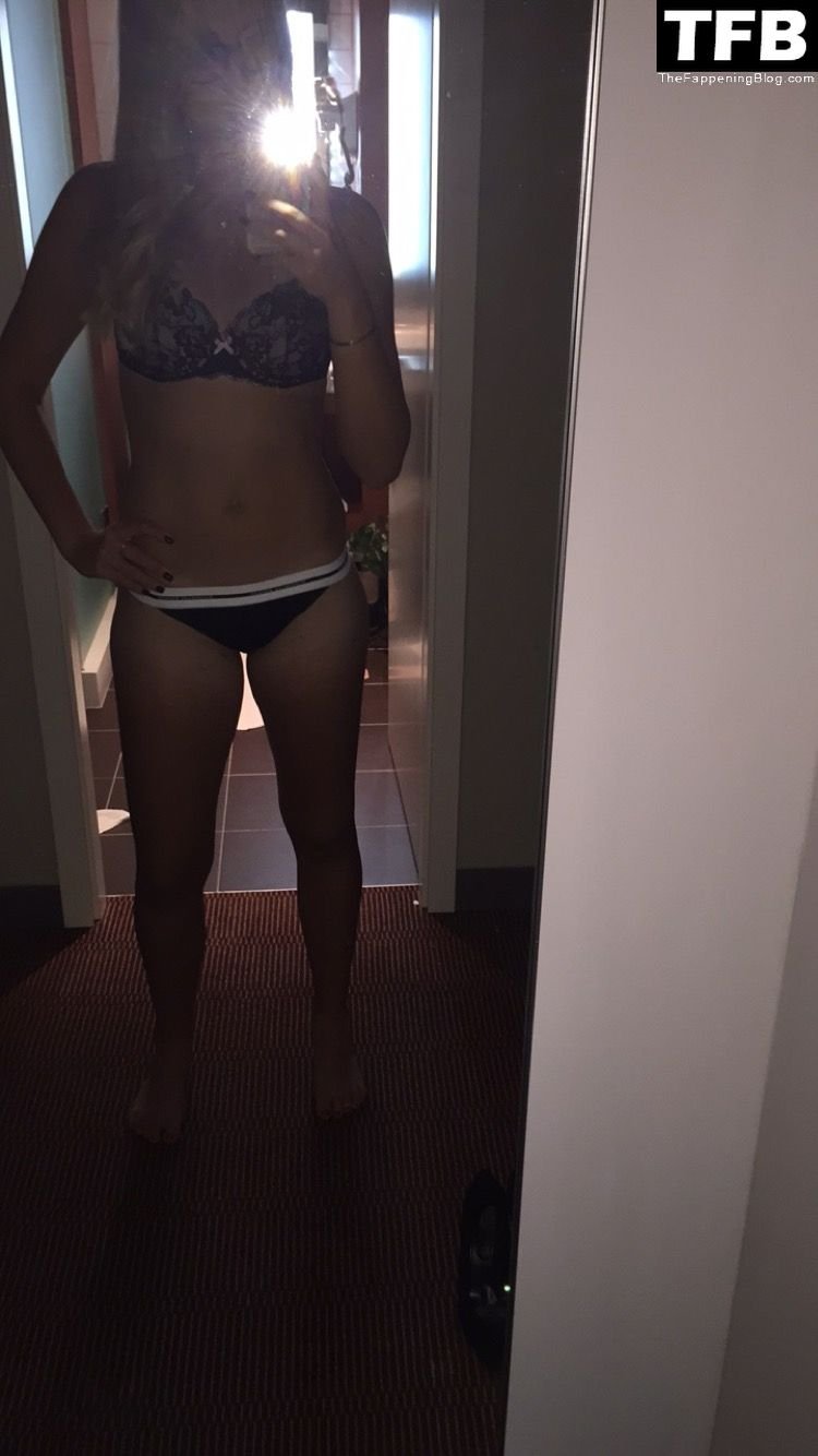 Kristina-Mladenovic-Sexy-Leaked (8).jpg