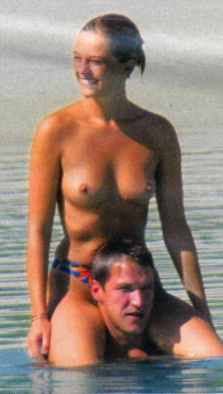 Flavie Flament Topless 34.jpg