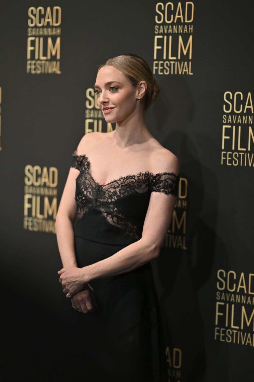 Amanda_Seyfried_receives_Vanguard_Award_at_28th_SCAD_Savannah_Film_Festival_10-27-2025002.jpg