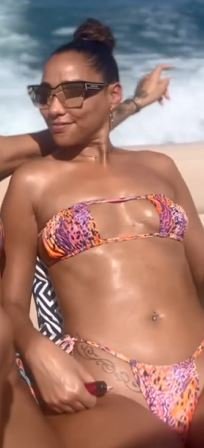 Virginie Sainsily Sexy 139.JPG