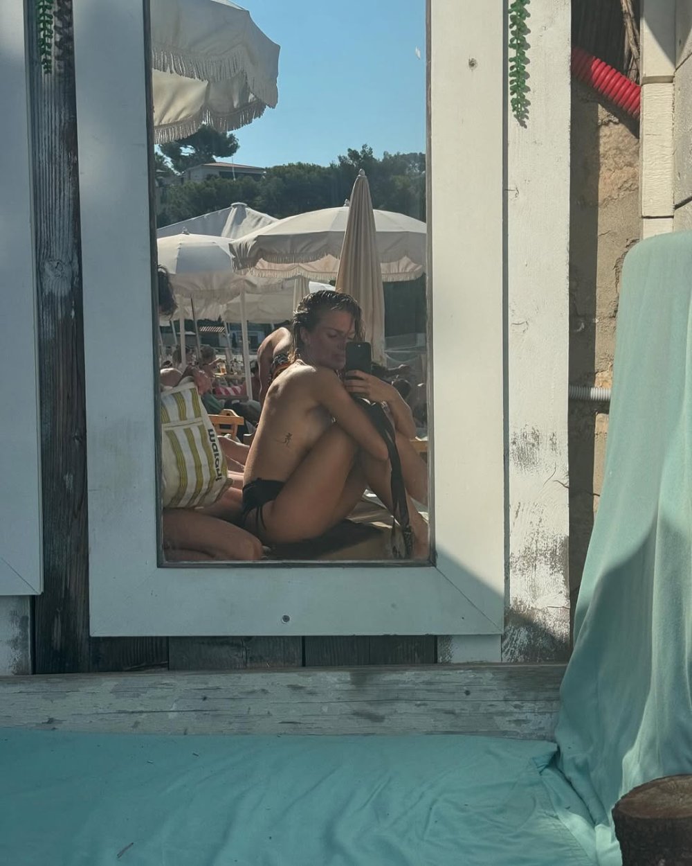 Fiona Deshayes Sexy 83.jpg