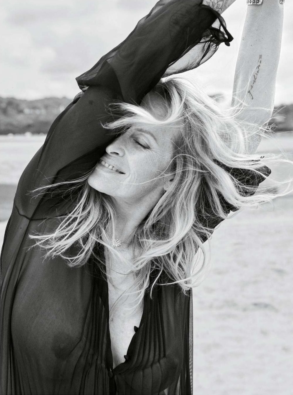 Estelle Lefebure Topless 39.jpg