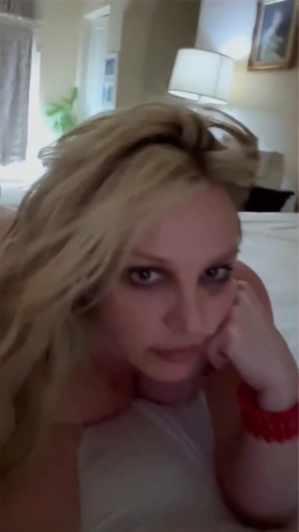 britneyspears_20251128_reel_3776103713514627638_1_3776103713514627638(8).jpg
