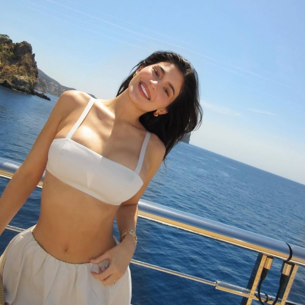 23k followers 🥺 thanks so much ❤️.@kyliejenner #kyliejenner #kyliejennerstyle #kyliejenneredi.jpg