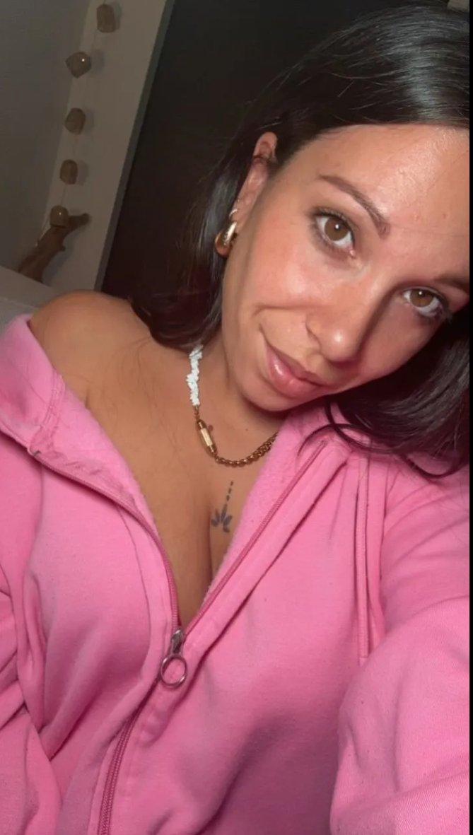 Capture d’écran_21-12-2025_225155_mym.fans.jpeg