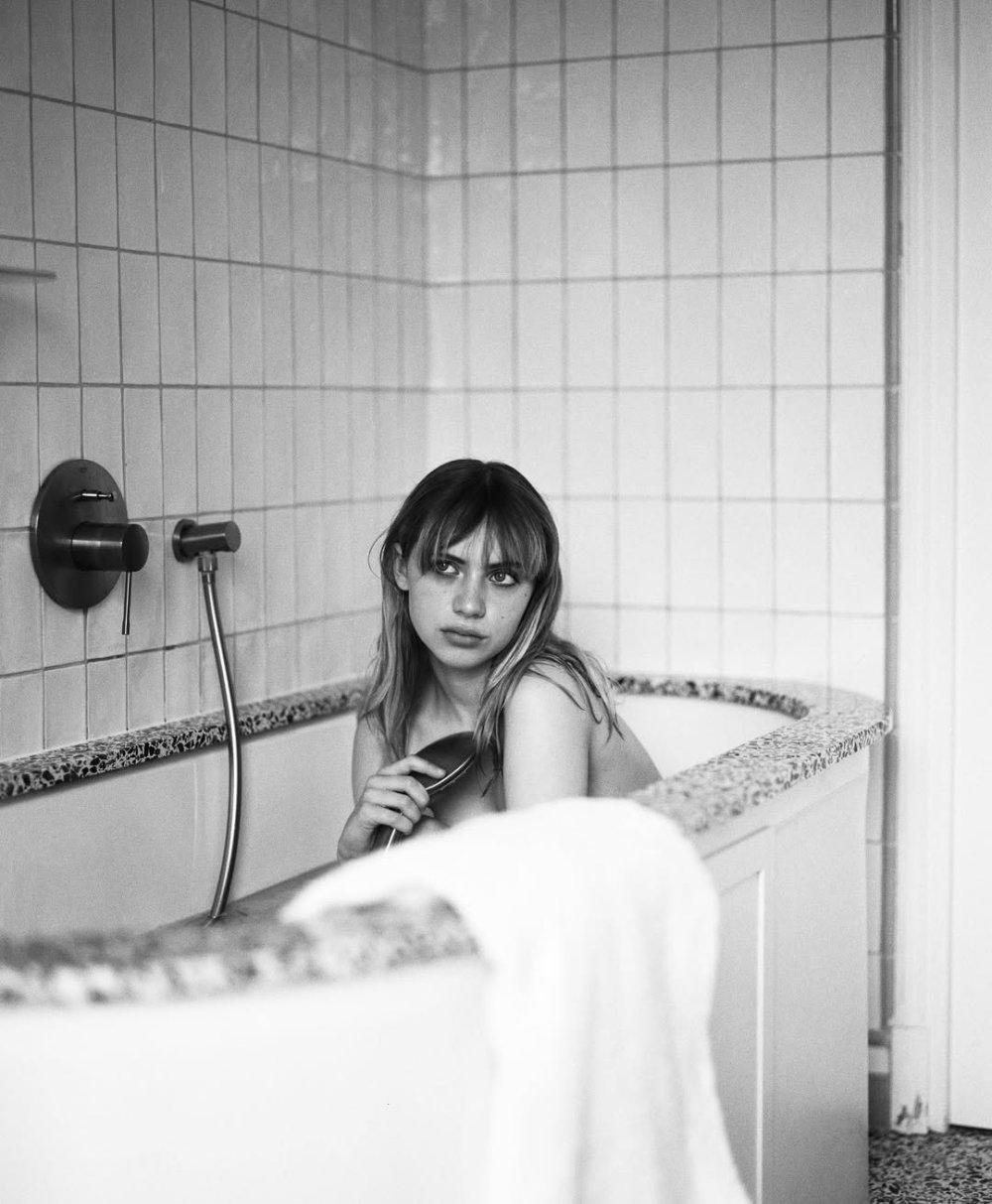 @petitflou auteur de ces photos presque aussi douces que mon bain était bon mais j’avais les d...jpg