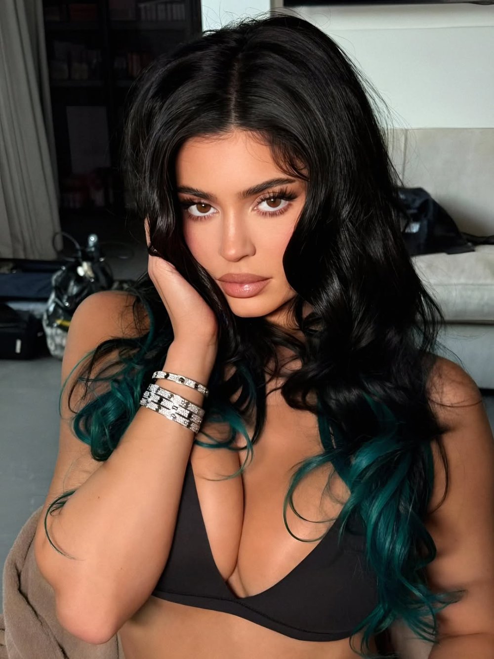 💙Follow us For more !@kyliejenner.heic.jpg