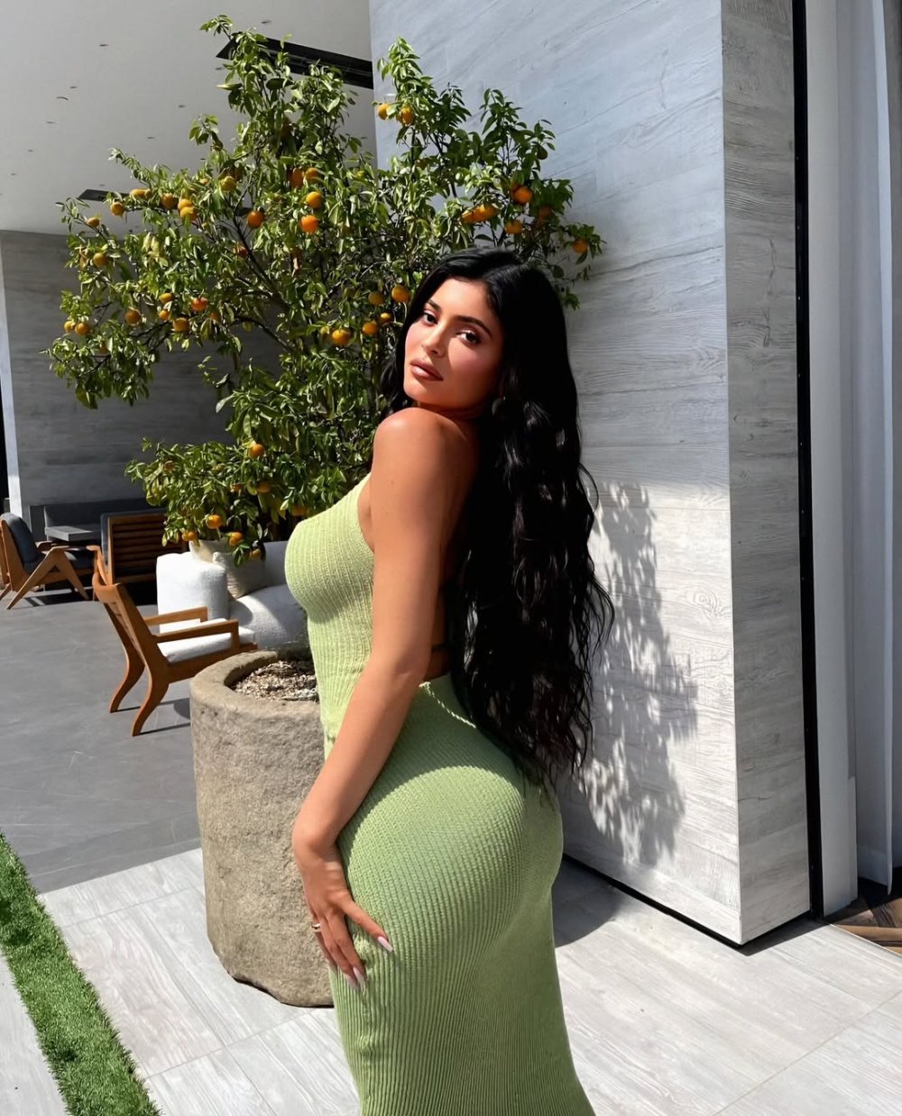 💚Follow us for more !@kyliejenner.heic.jpg