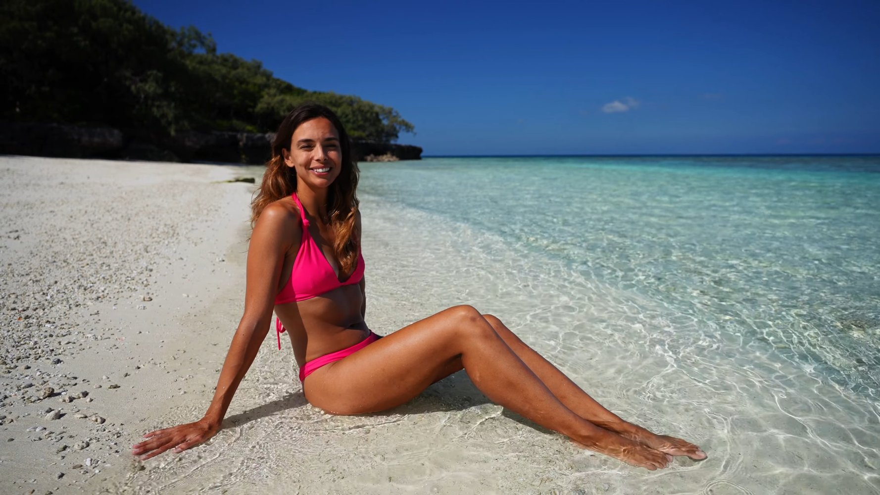 Faire plusieurs voyages en un ! Marine Lorphelin ❤️ Nouvelle-Calédonie - YouTube - 0-1-07.jpeg