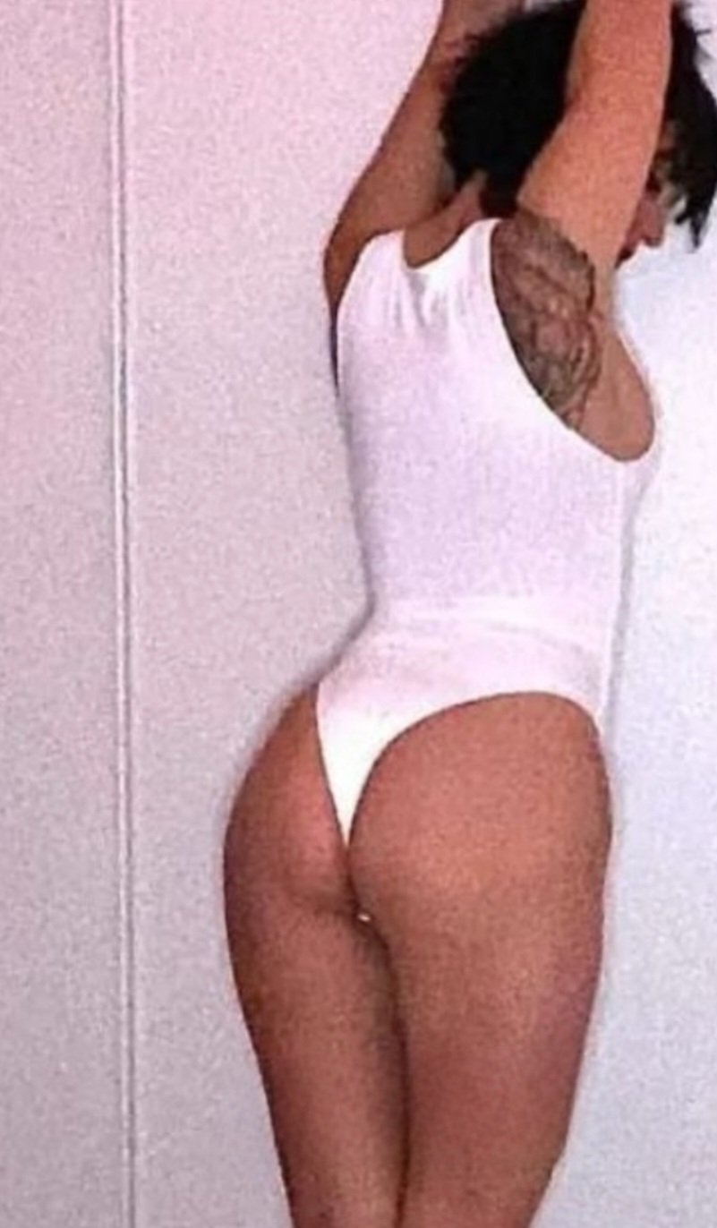 Laetitia body string salon vid mym.jpg