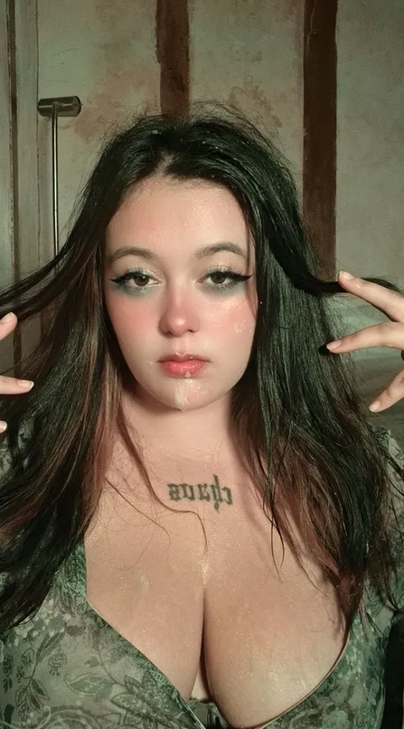 Screenshot 2026-03-06 at 17-06-33 Offeliaricci_ • MYM.png