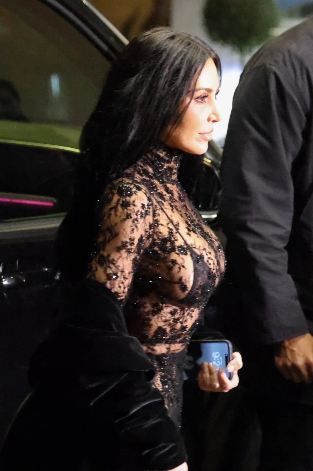 kim-kardashian-v0-4y44h4gj29og1.jpg