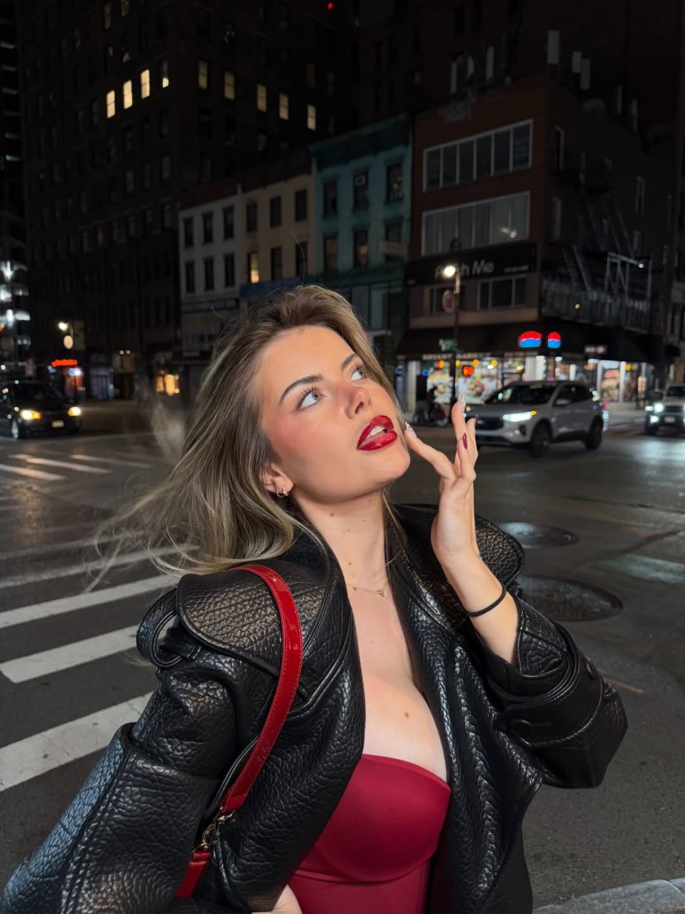 La tenue la plus sexy nini de mon dressing 🍎Ce soir cest girls night out pour notre dernière s.jpg