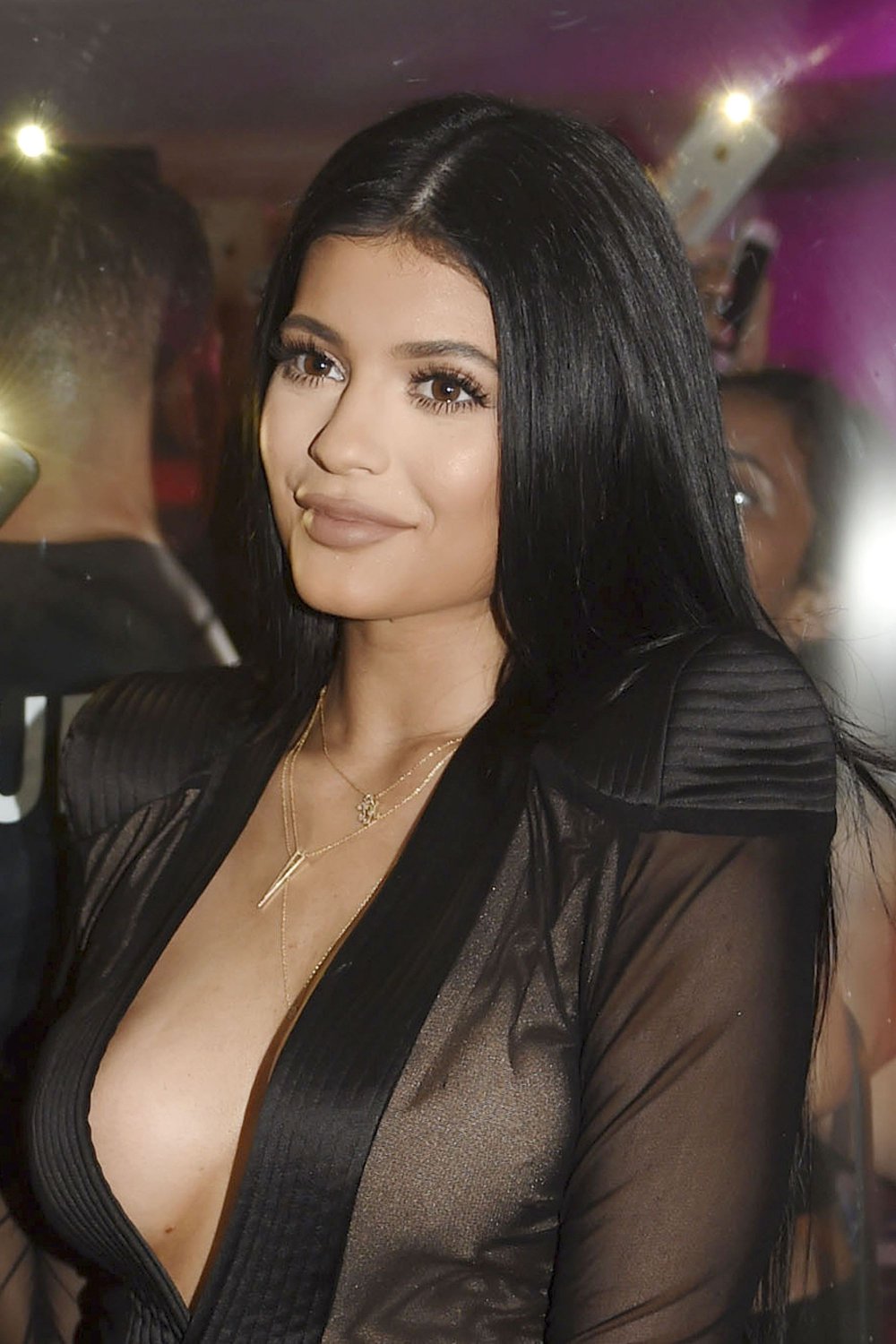 396130-kylie-jenner-seins-apparents-et-100-orig-1.jpg