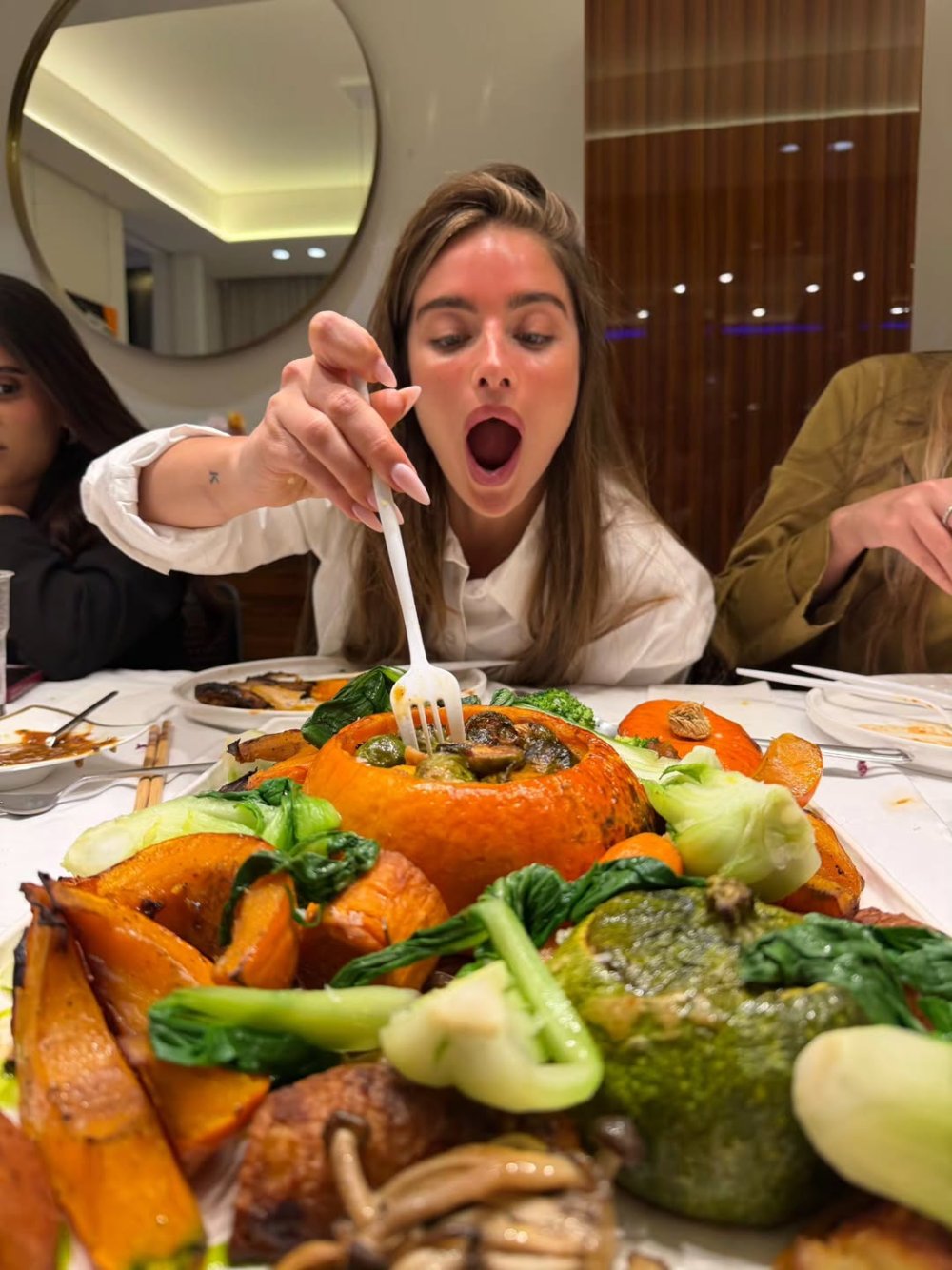 מרגישה בת מזל לחגוג יומולדת עם האנשים שאני הכיייייי אוהבת בעולםוכמובןןןן לחגוג גם את היציאה של...jpg