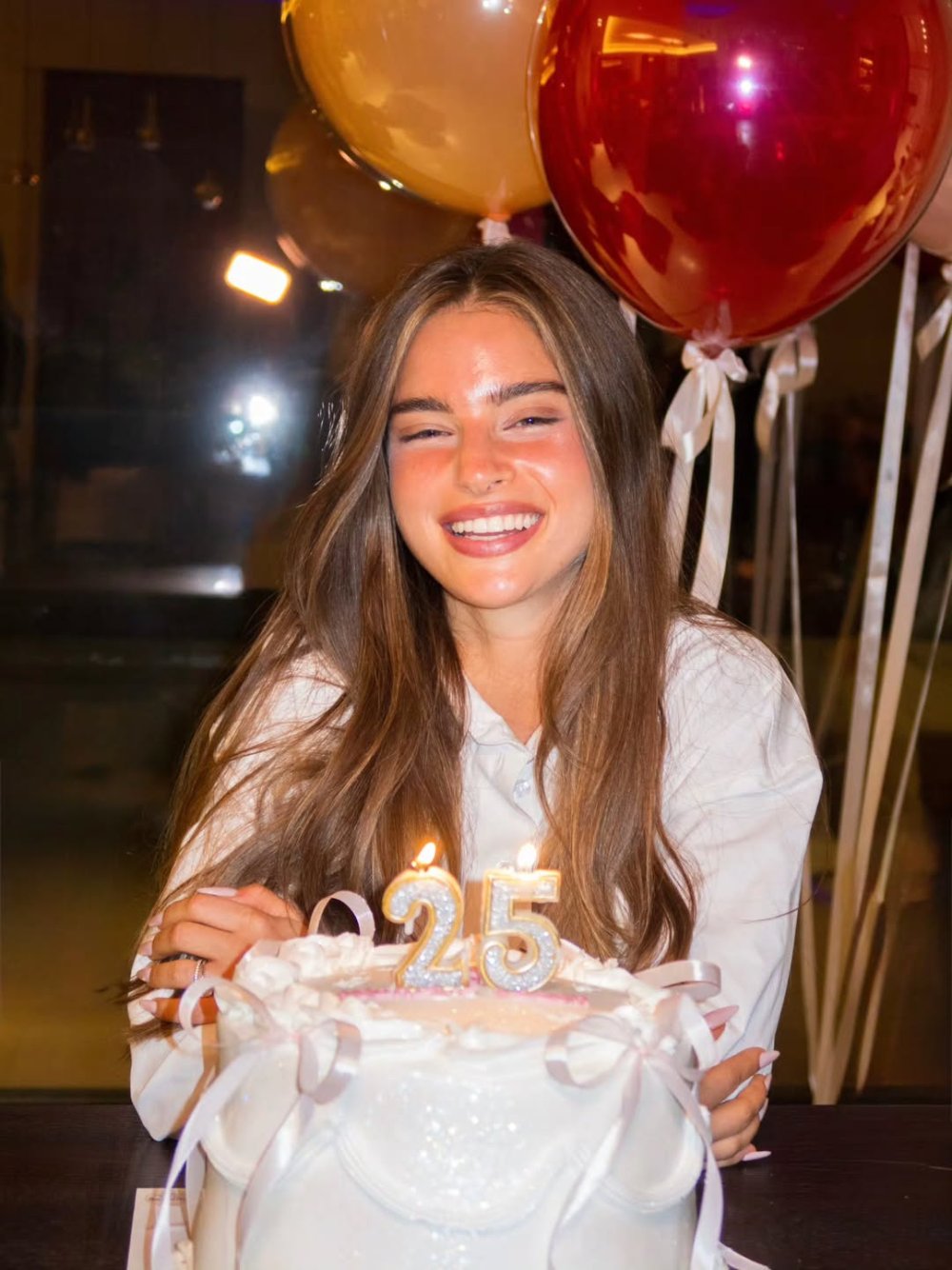 מרגישה בת מזל לחגוג יומולדת עם האנשים שאני הכיייייי אוהבת בעולםוכמובןןןן לחגוג גם את היציאה של...jpg