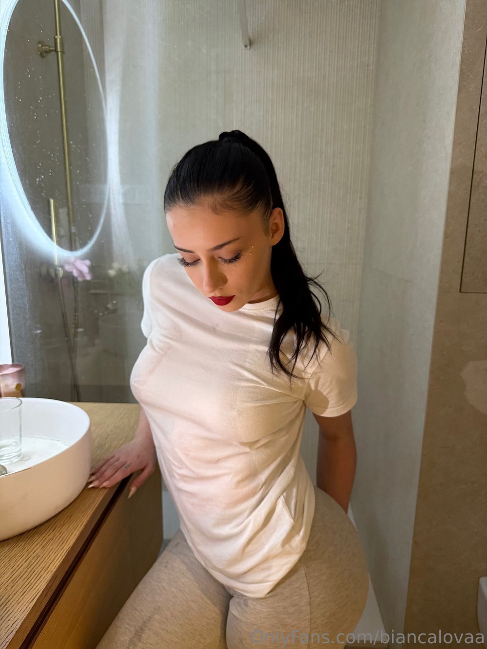 Bianca  OnlyFans_11.jpg