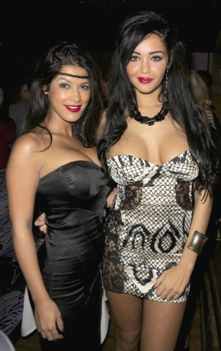 ayem-nour-et-nabilla-benattia-lors-de-la-soiree-hollywood-girls-au-duplex-le-octobre-ayem-1715...jpg