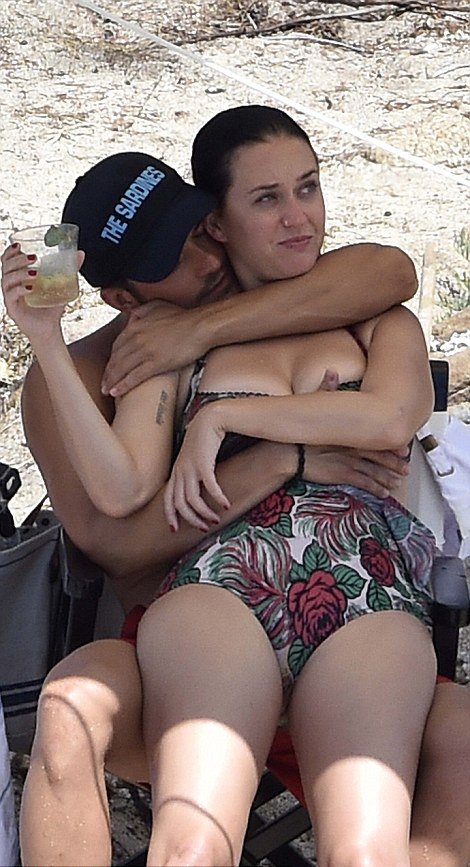 Katy-Perry-In-Love-With-Orlando-Bloom.jpeg