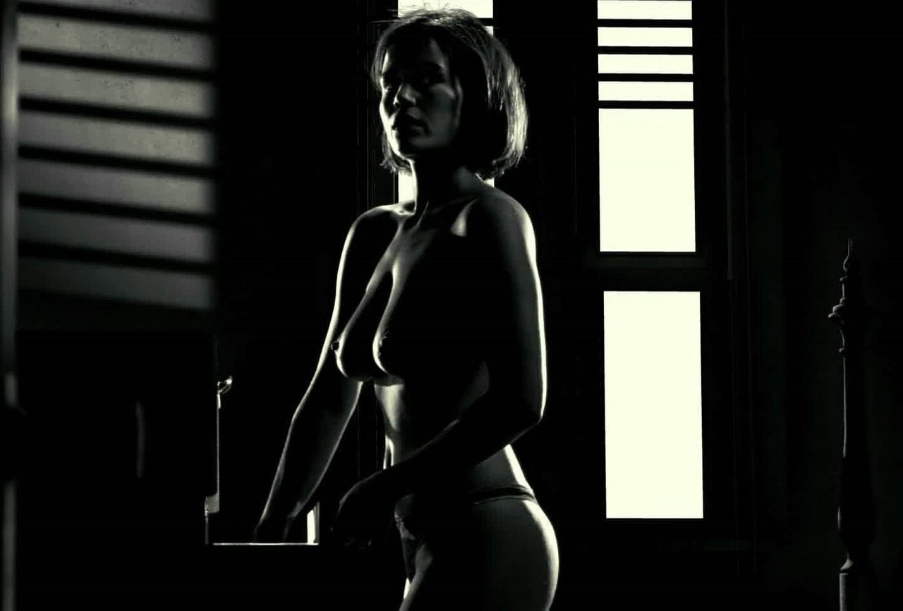 carla-gugino-nude.jpeg