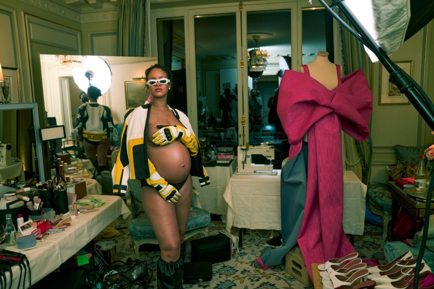 rihanna-pregnant-topless-nipples-vogue-photo-shoot-25.jpeg