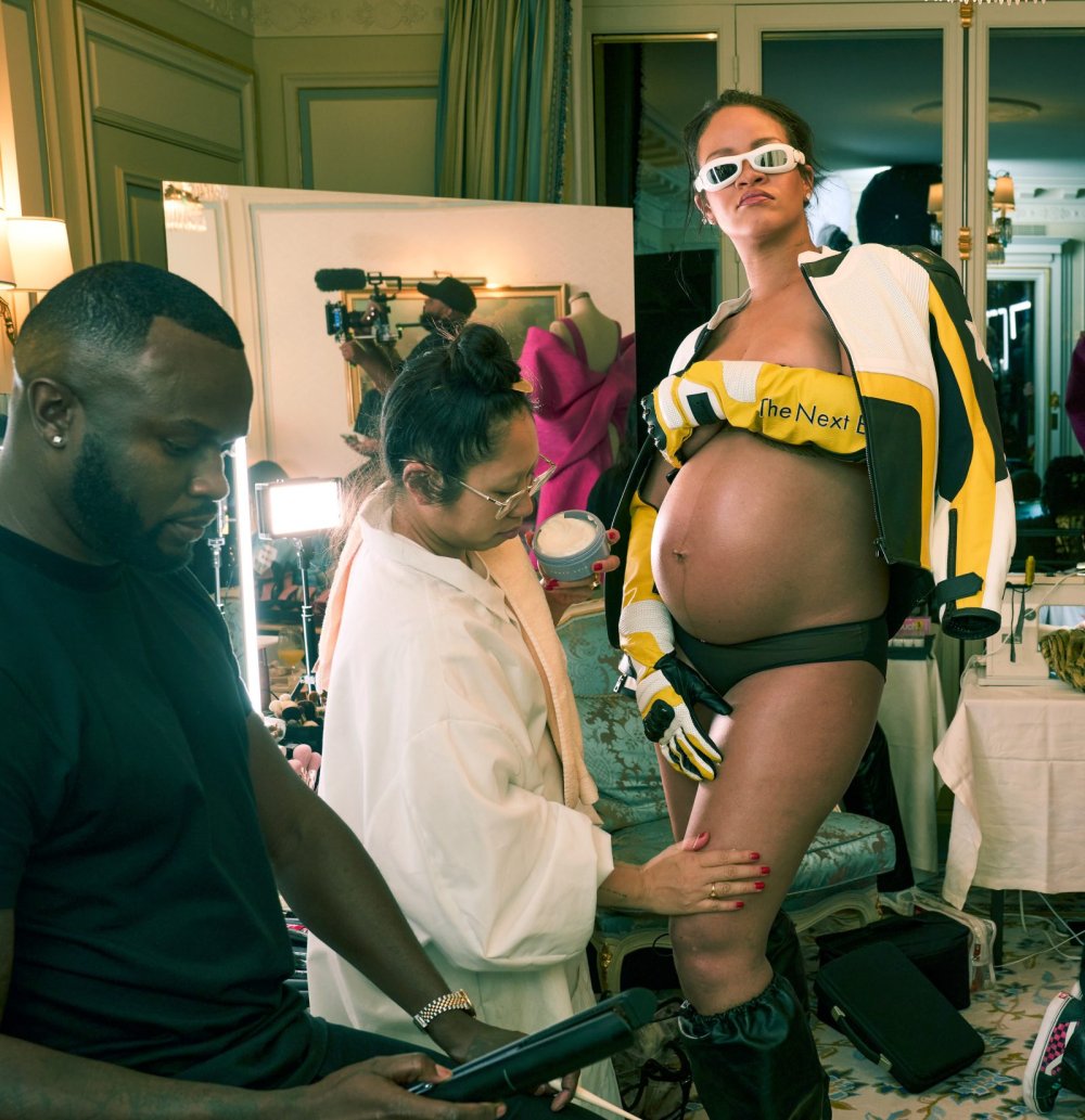 rihanna-pregnant-topless-nipples-vogue-photo-shoot-12.jpeg