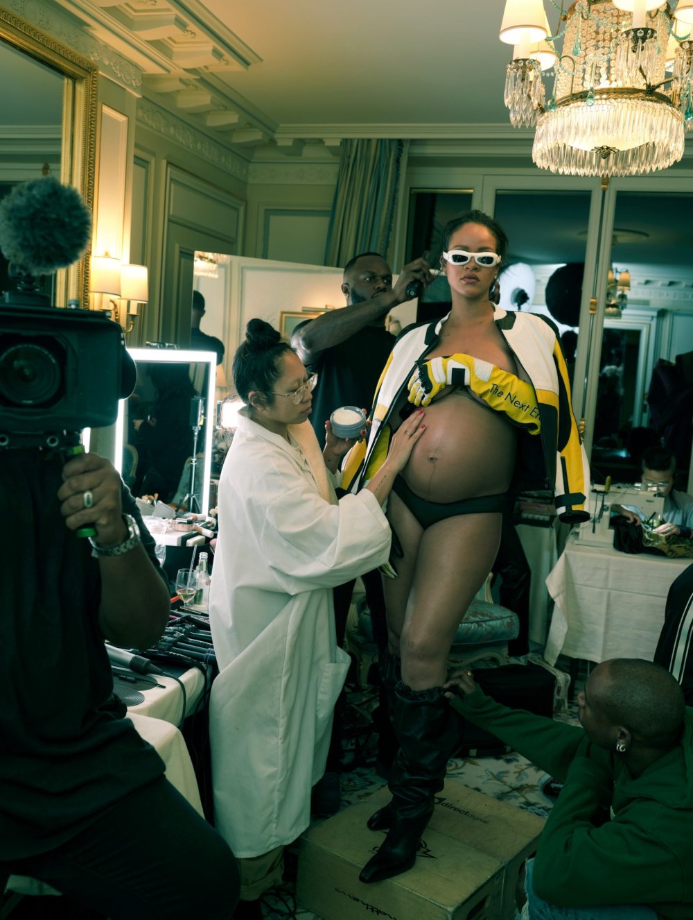 rihanna-pregnant-topless-nipples-vogue-photo-shoot-9.jpeg