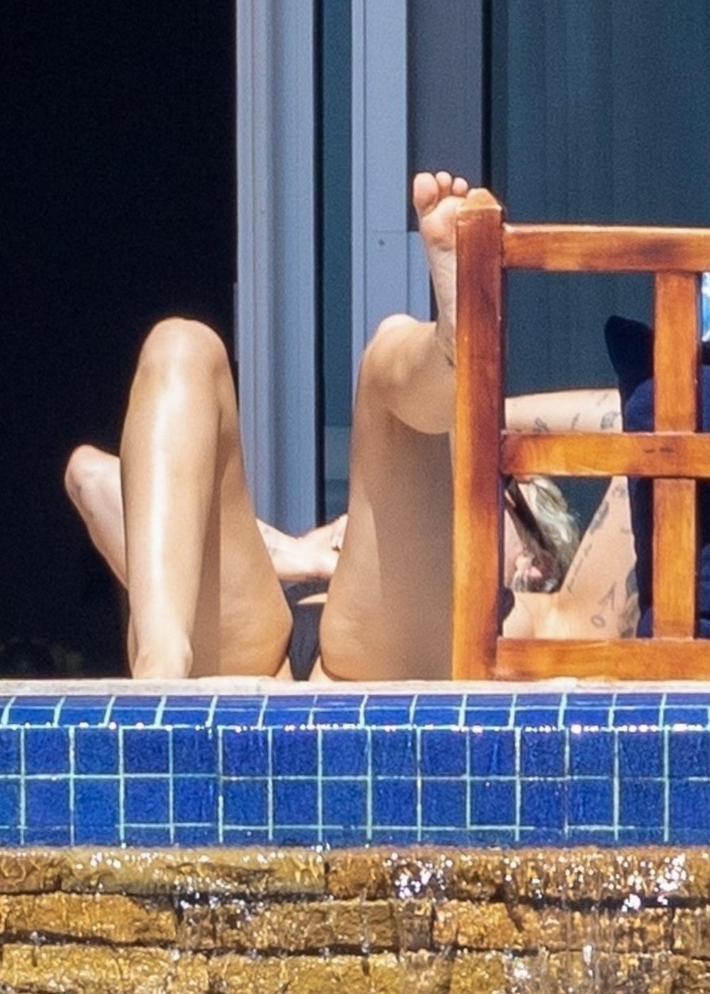 Miley-Cyrus-Feet-6322342.jpg