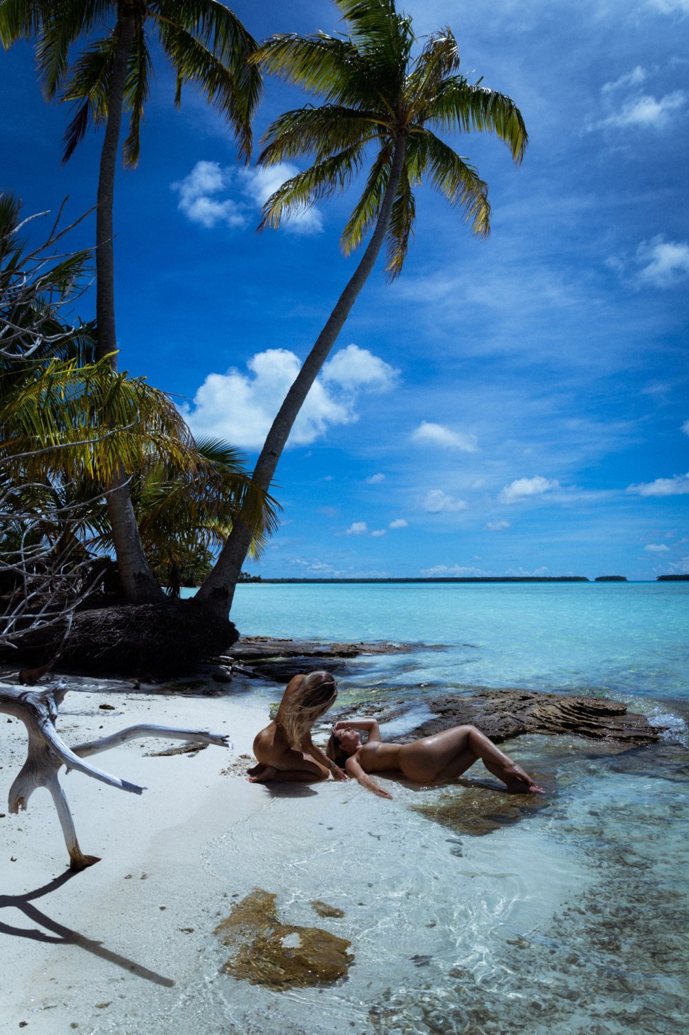 Emma&Barbara Tetiaroa - by Kim Akrich - Final EasyShare-8.jpg