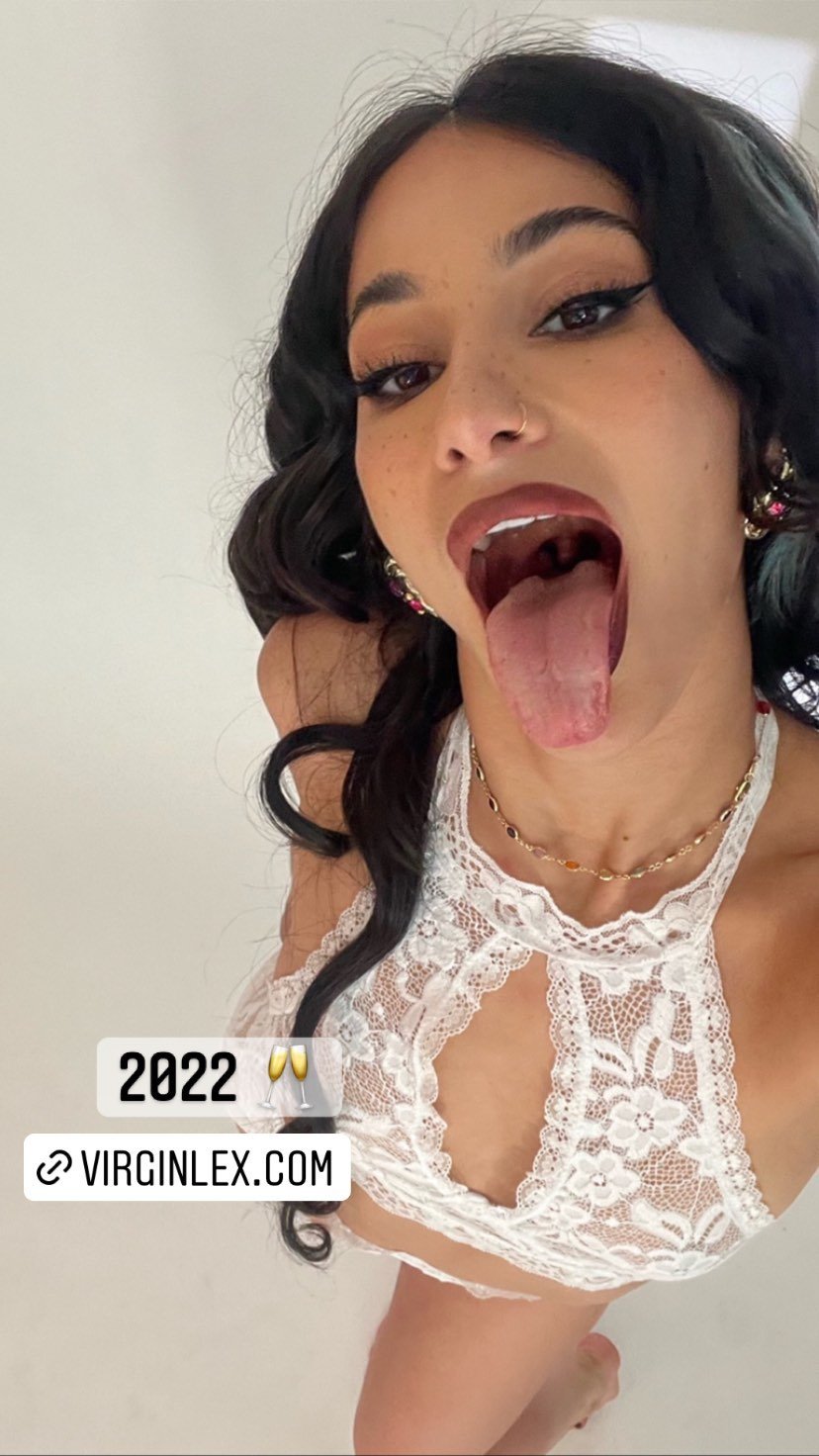 270152769_291514539462371_3266609988655987938_n lexy panterra tongue.jpg