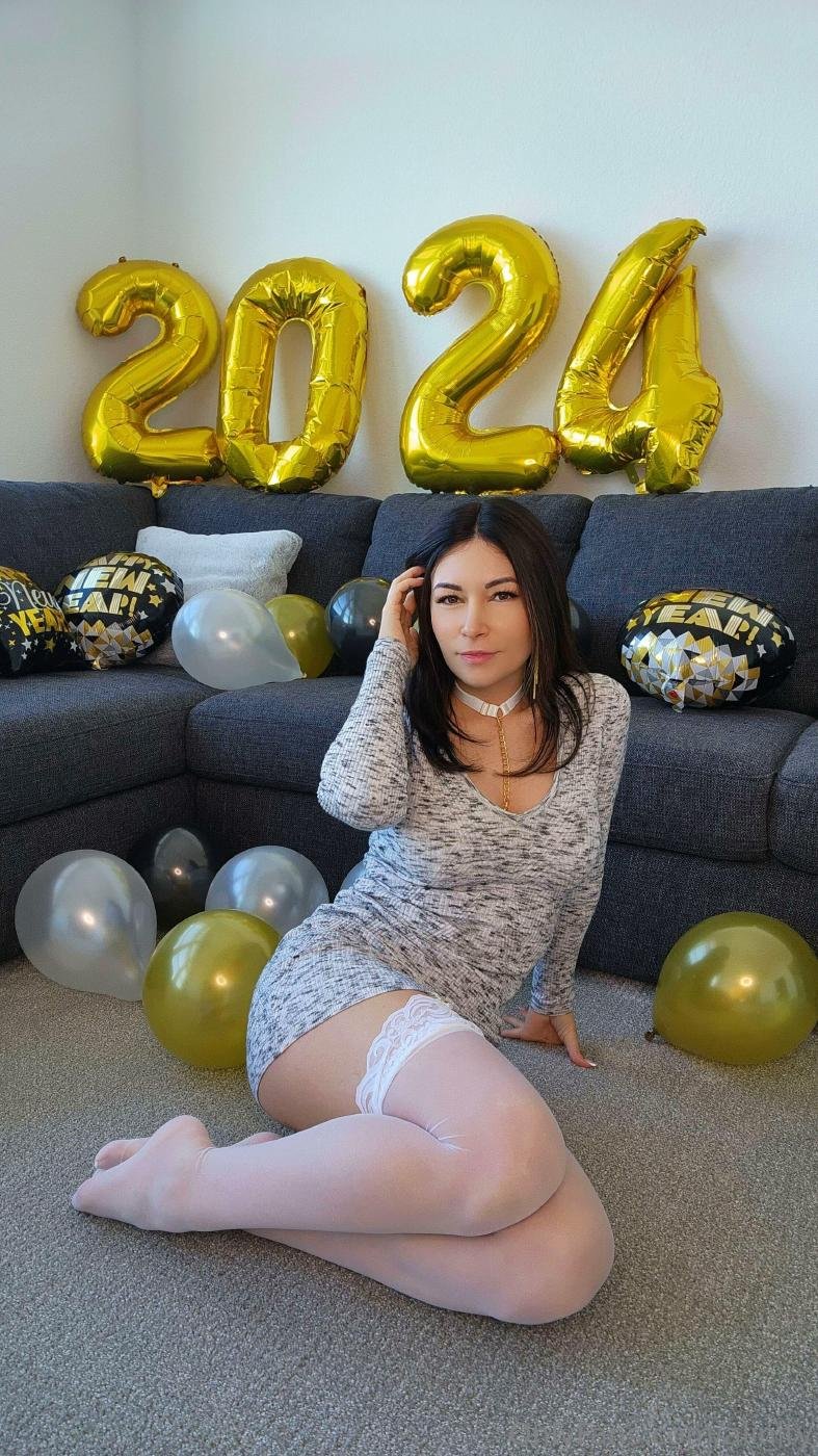 alinity_nude_lingerie_new_years_onlyfans_set_leaked-TCDCEJ.jpg