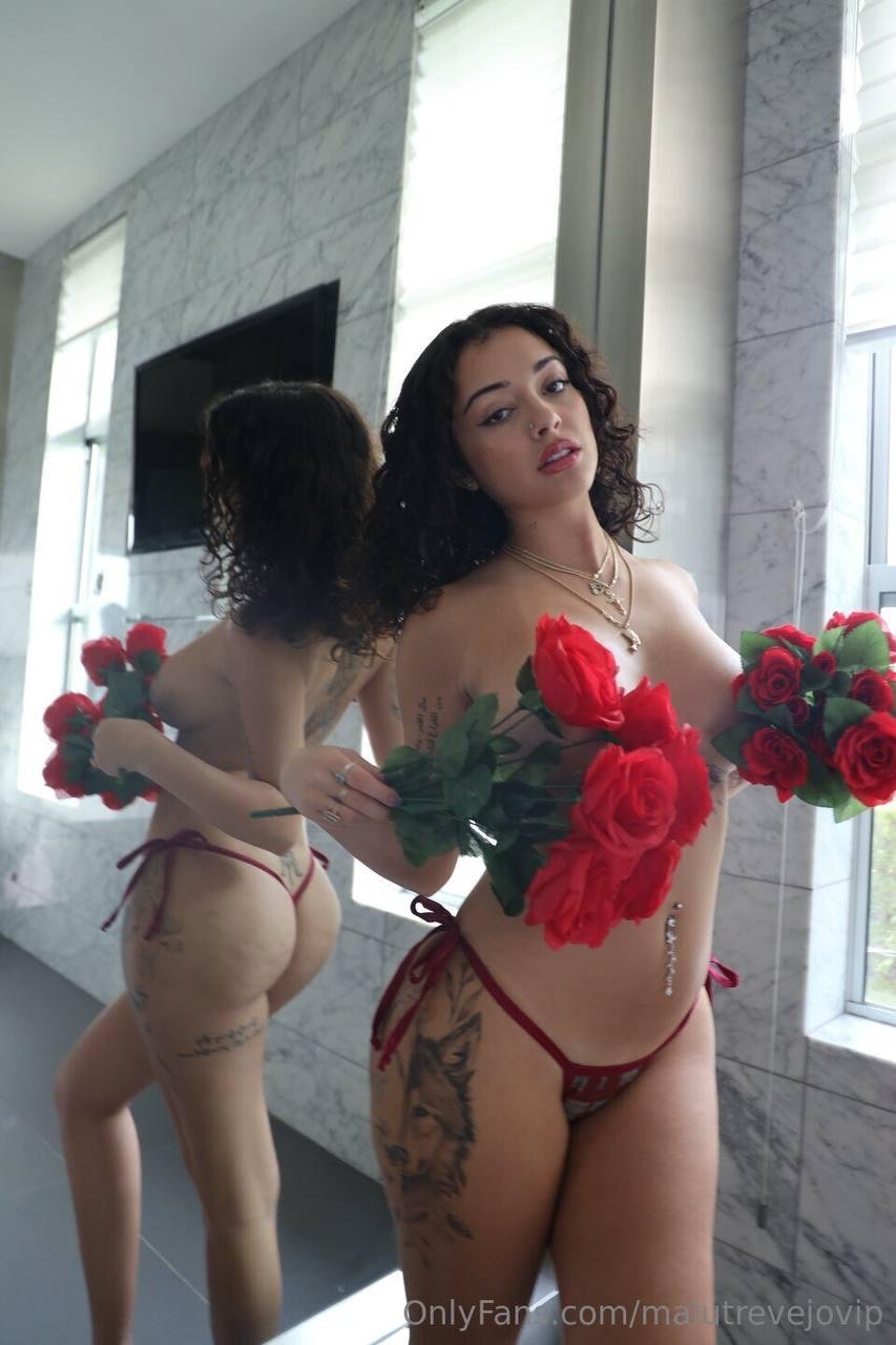 malu_trevejo_nude_topless_roses_onlyfans_set_leaked-JGBNOH.jpg