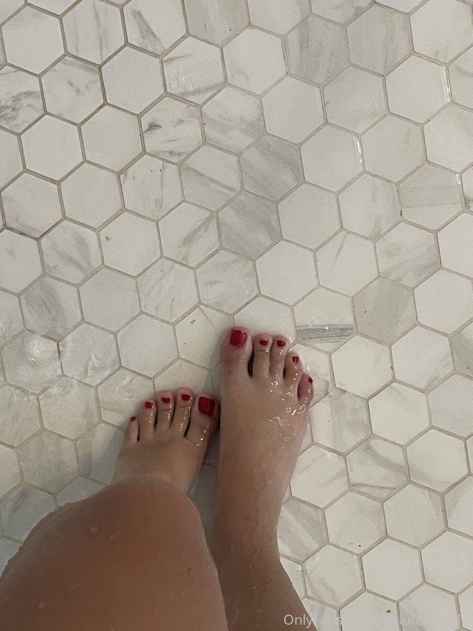 malu_trevejo_feet_onlyfans_set_leaked-PSEYUK.jpg