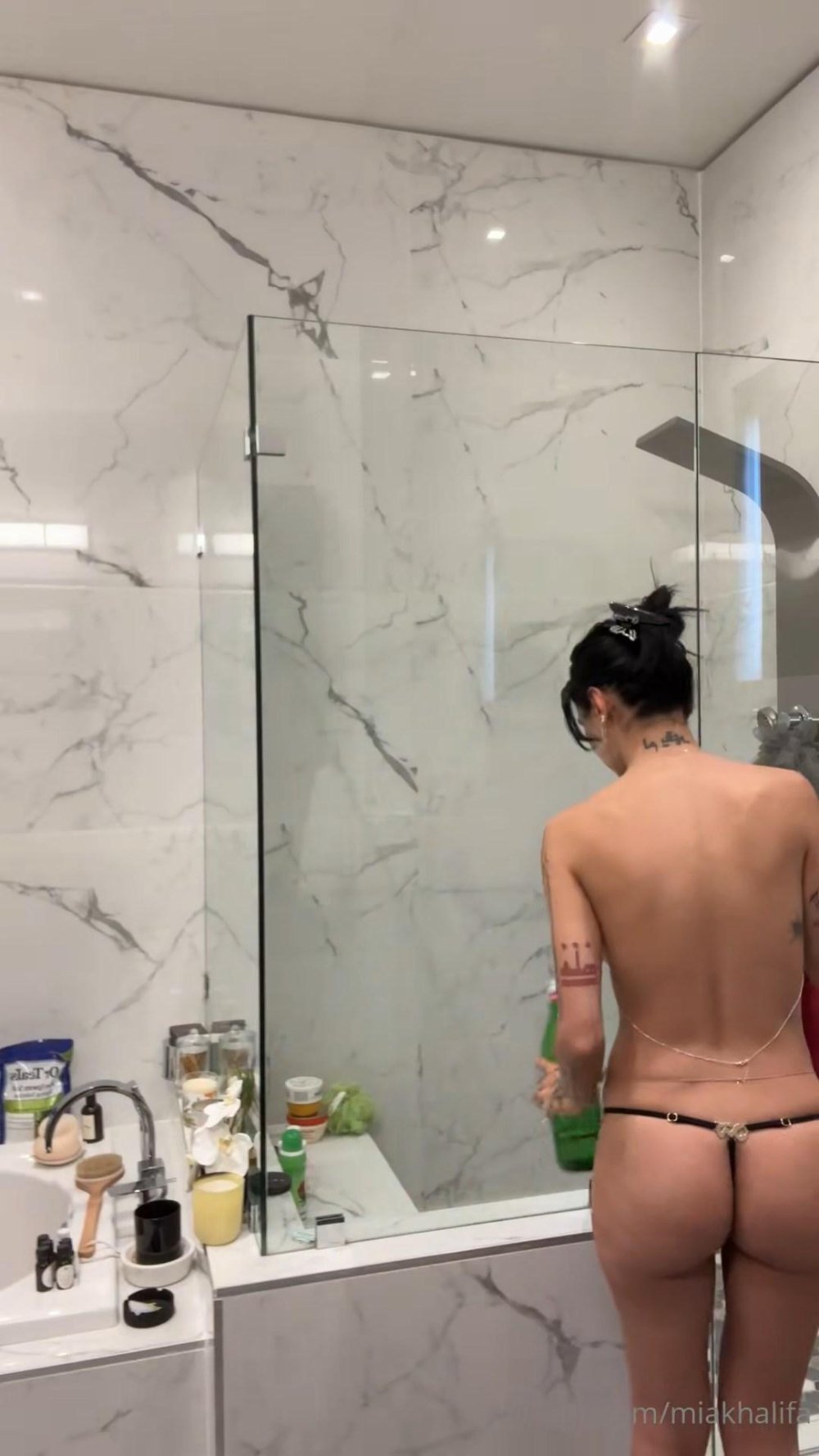 mia_khalifa_nude_shower_prep_part_2_onlyfans_video_leaked-RWESSB.jpg