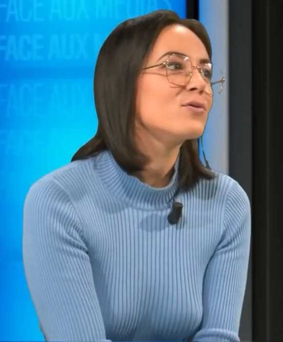 Agathe_Auproux_braless_petit_pull_sexy_tv_1.jpg