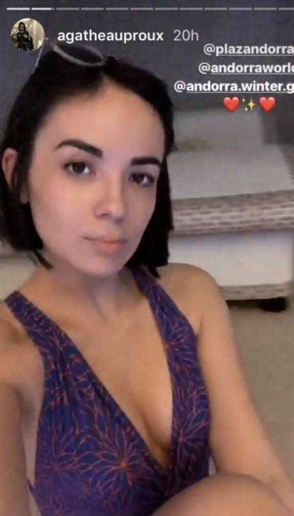 Agathe_Auproux_selfie_sexy_story.jpg