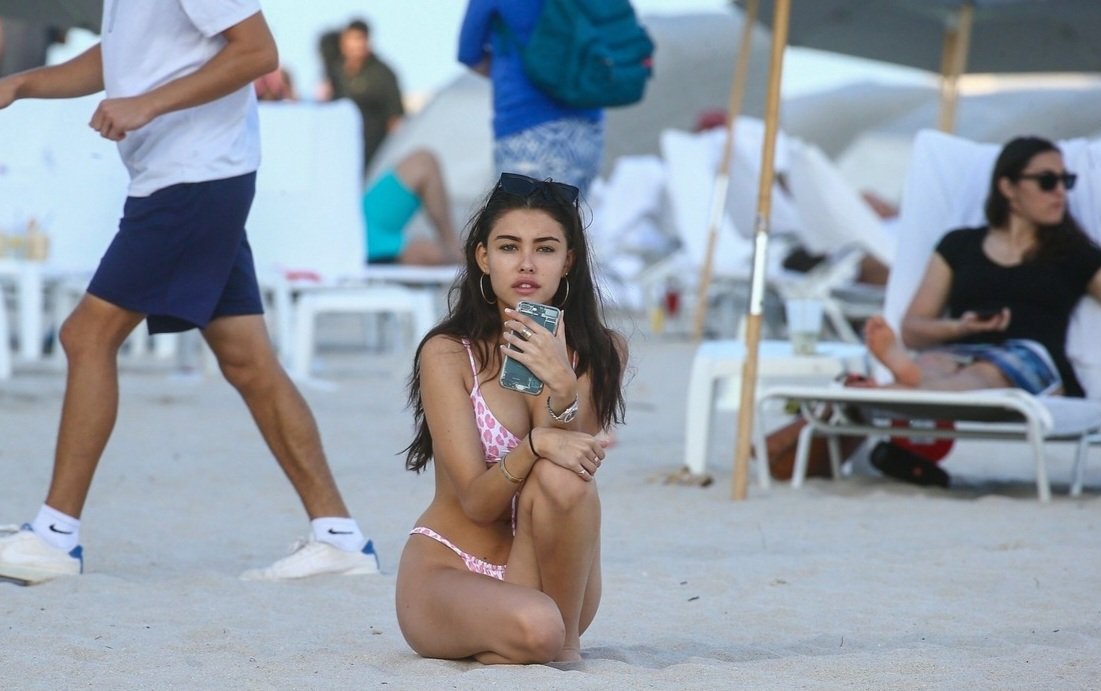 madison-beer-bikini-beach-14.jpg