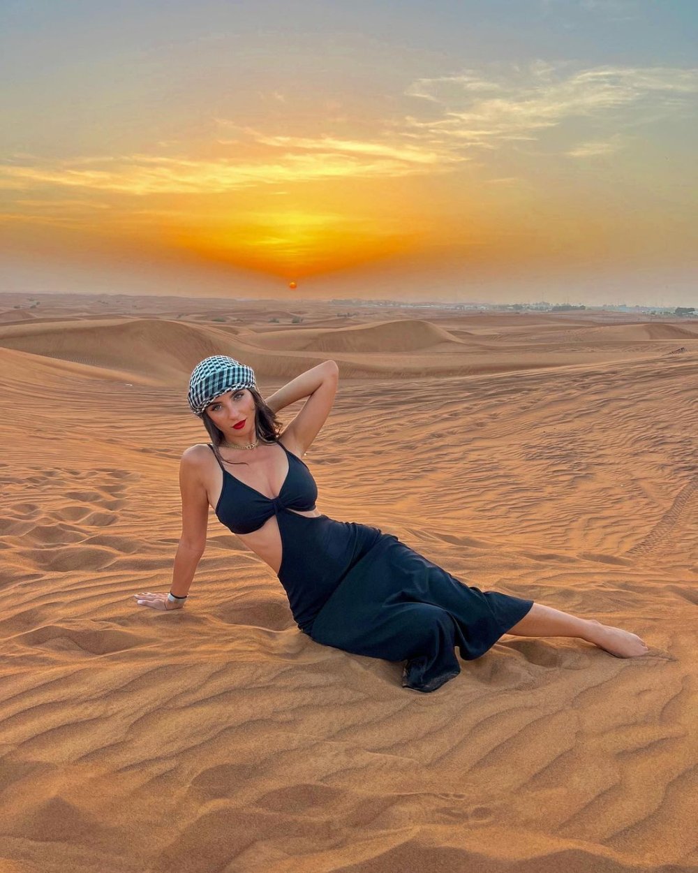 Dubai sunset  #fashion #style #outfitsgoals #morningvibe #travel #traveladdict #baddies #luxur...jpg