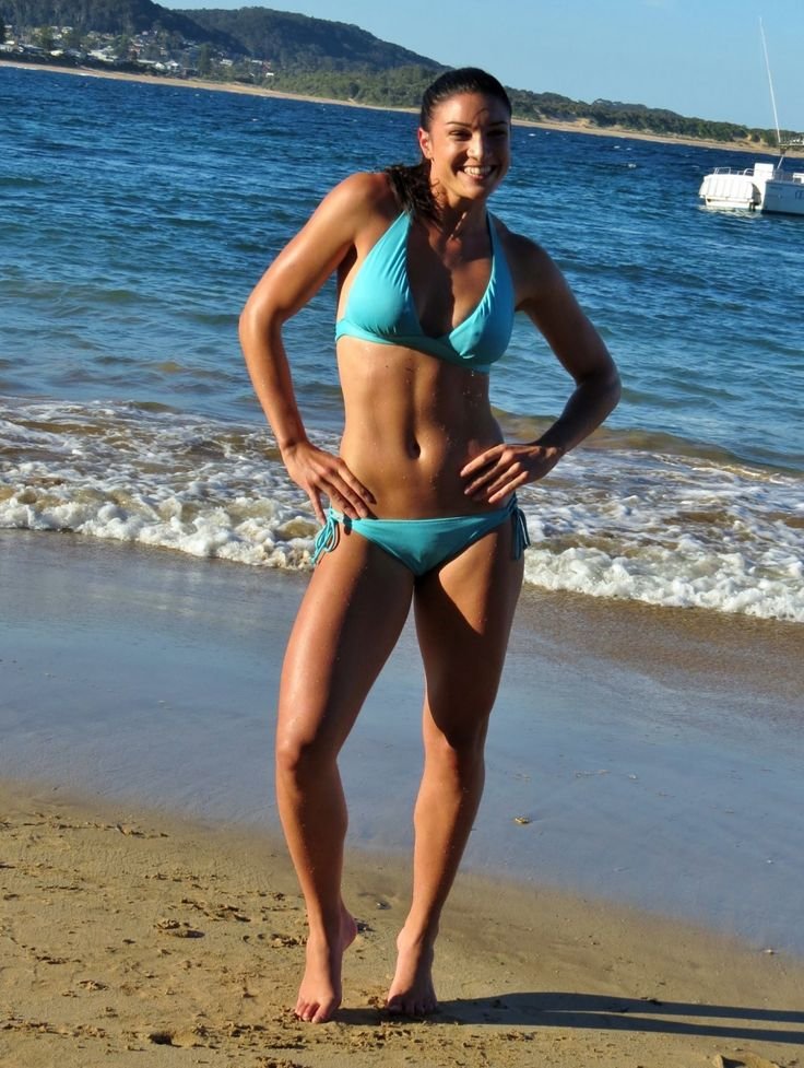 06b7226b6a673130f76e07aec9320832--michelle-jenneke-bikini.jpg