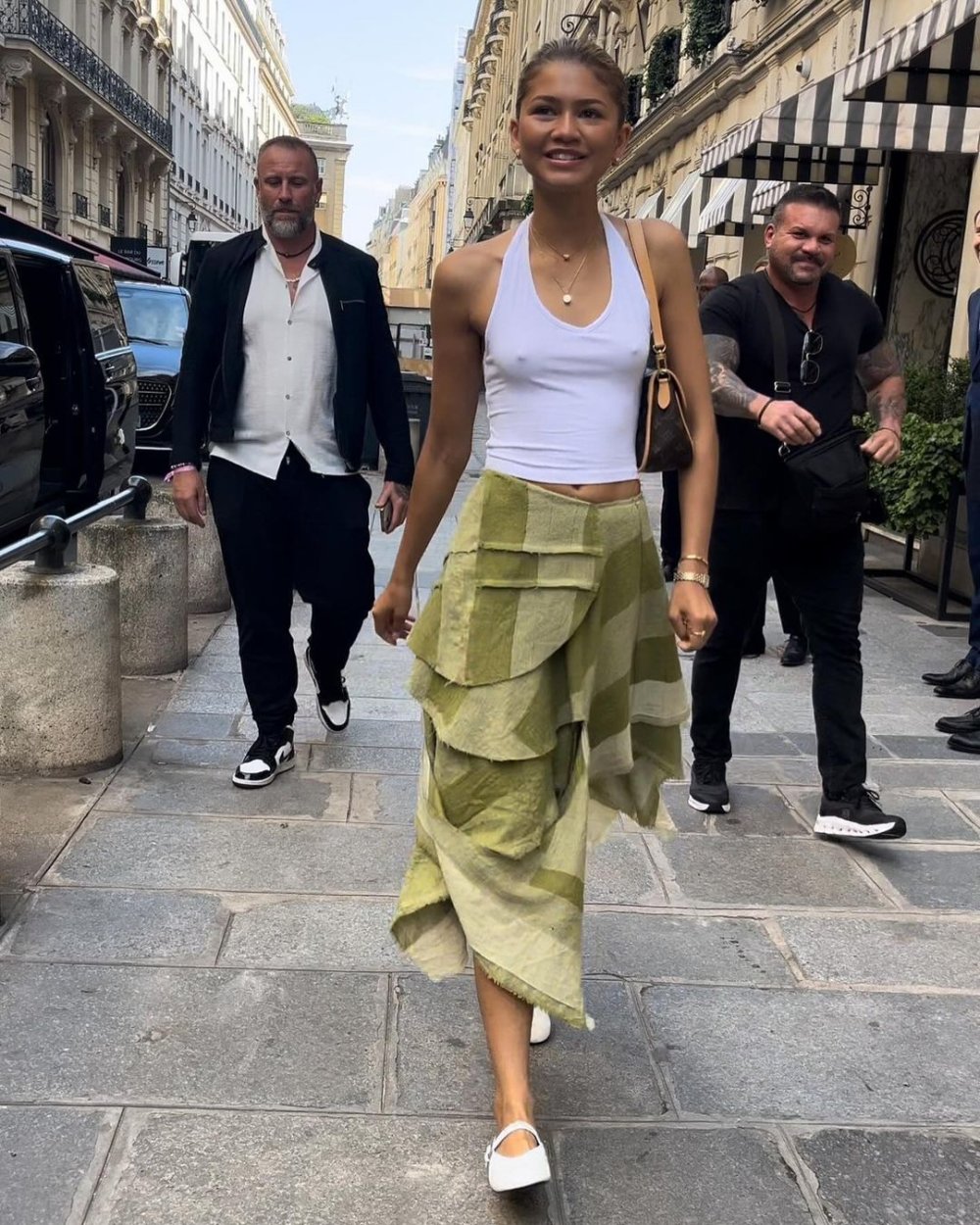 499144185_newly-released-photos-of-zendaya-and-newwstin-updatesofzendaya-in-paris-france.jpg