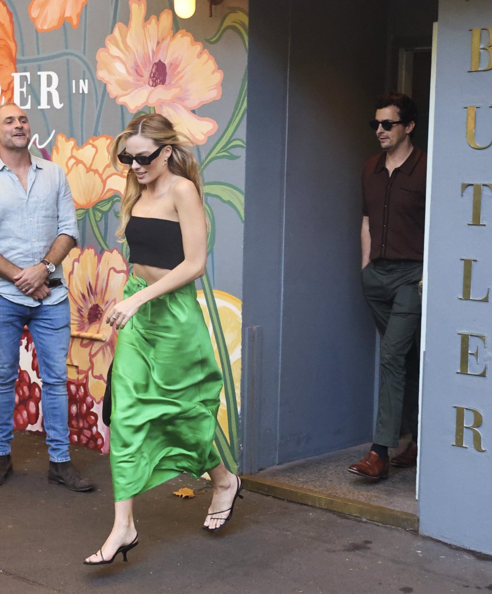 Margot_Robbie_Arrives_a_lunch_date_with_Vogue_Australia__13_.jpg