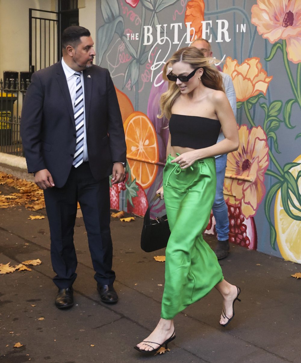 Margot_Robbie_Arrives_a_lunch_date_with_Vogue_Australia__15_.jpg