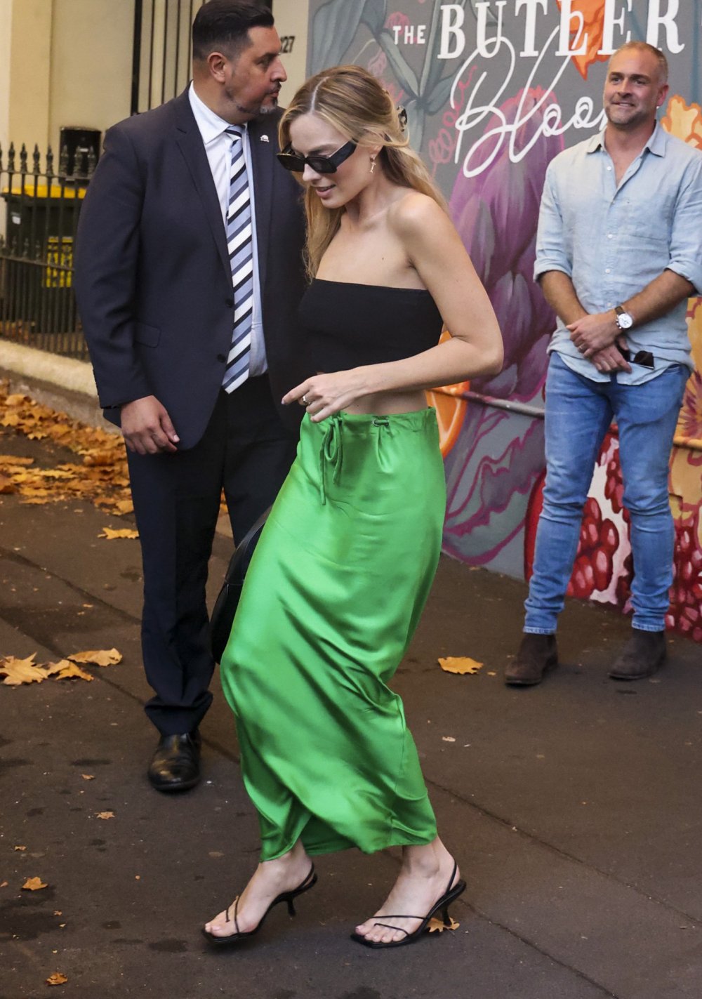 Margot_Robbie_Arrives_a_lunch_date_with_Vogue_Australia__17_.jpg