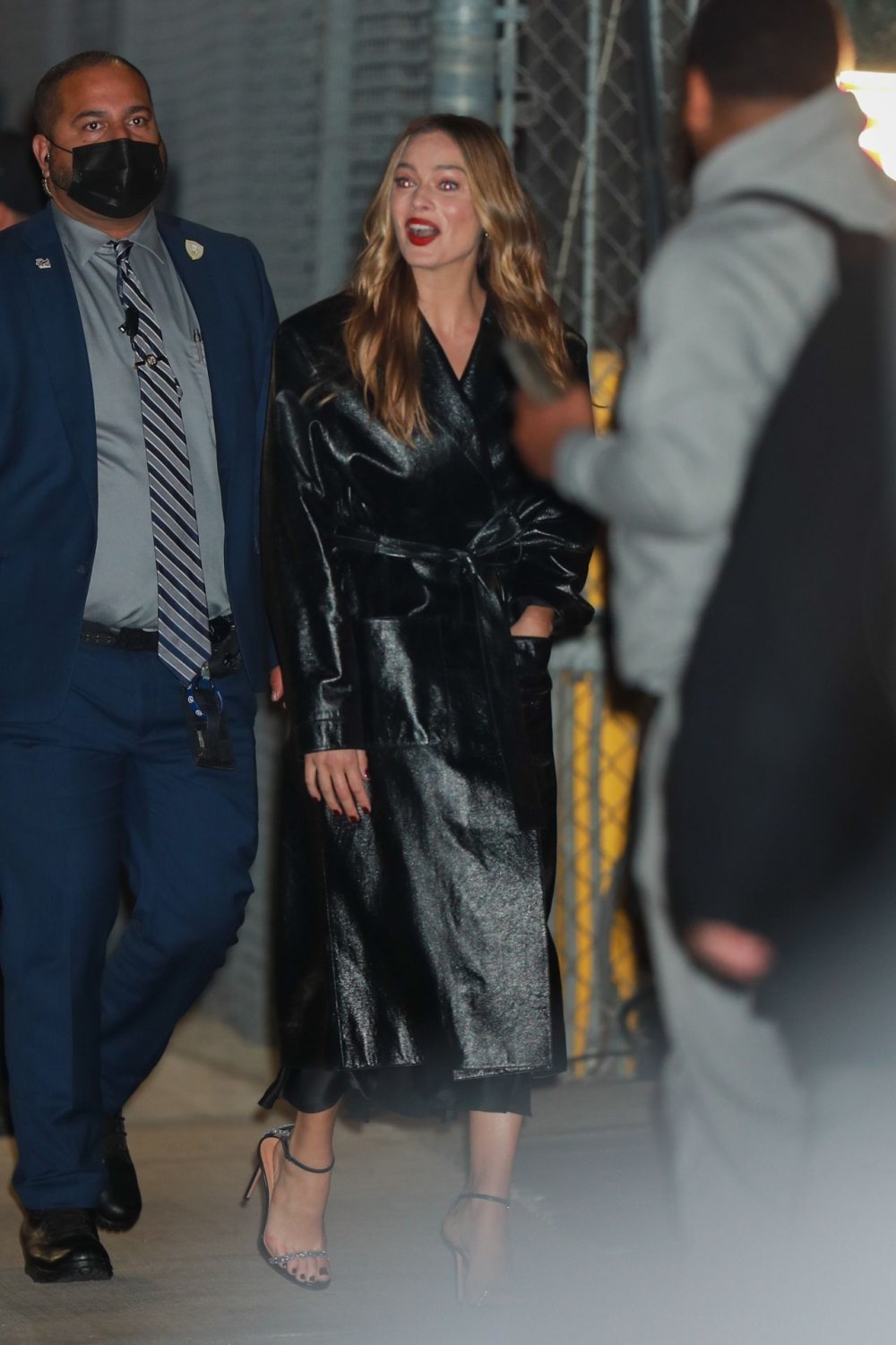 Margot_Robbie_Outside_Jimmy_Kimmel_Live_in_Hollywood_12_14_2022__5_.jpg