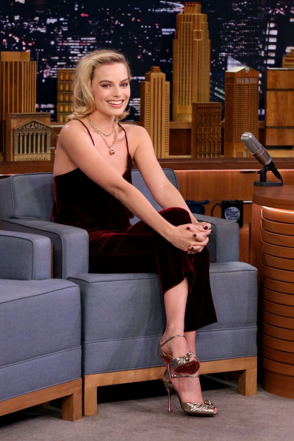 Margot-Robbie-Feet-3025065.jpg