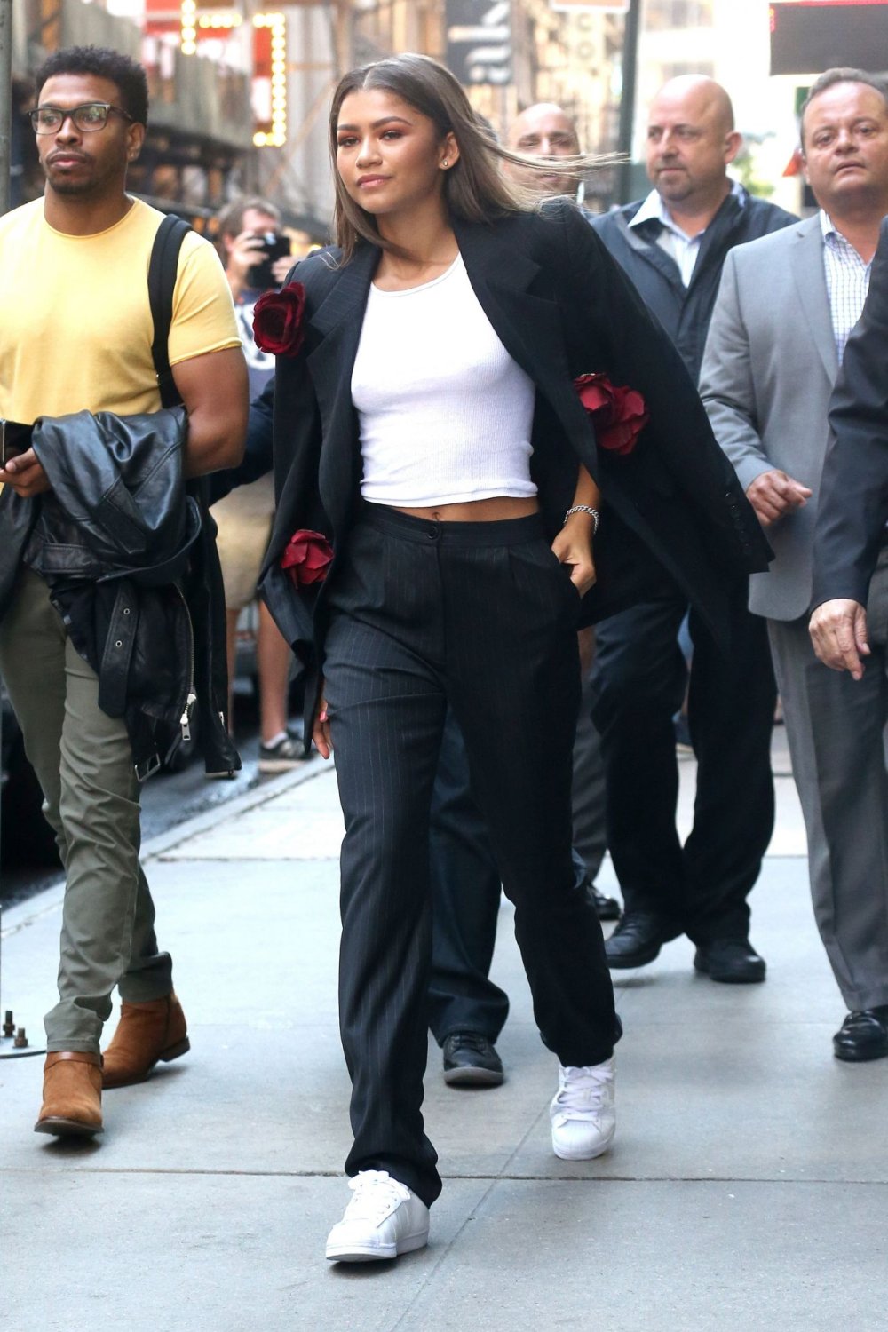 zendaya-leaving-good-morning-america-in-nyc-06-20-2017-4.jpg.e7e3edf8171902fc06a12a6b8c3f8c18.jpg