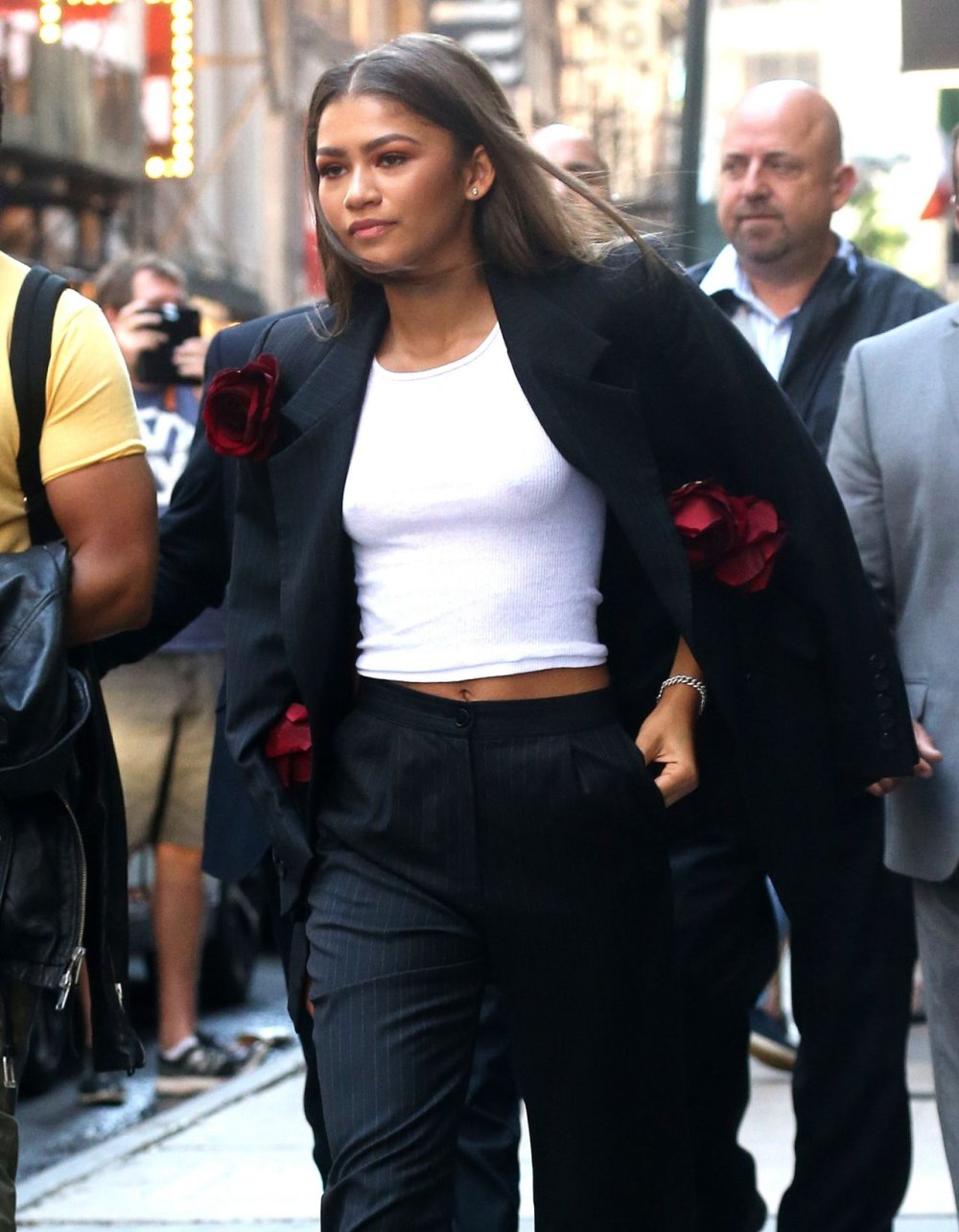 zendaya-leaving-good-morning-america-in-nyc-06-20-2017-10.jpg.ce181aa6d57695c1512fba542f52f9da.jpg