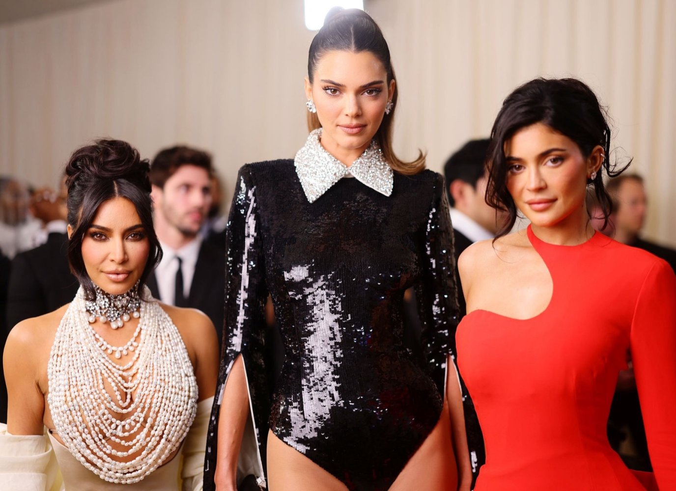 0501_2023MetGala-KendallJenner__12_.jpg