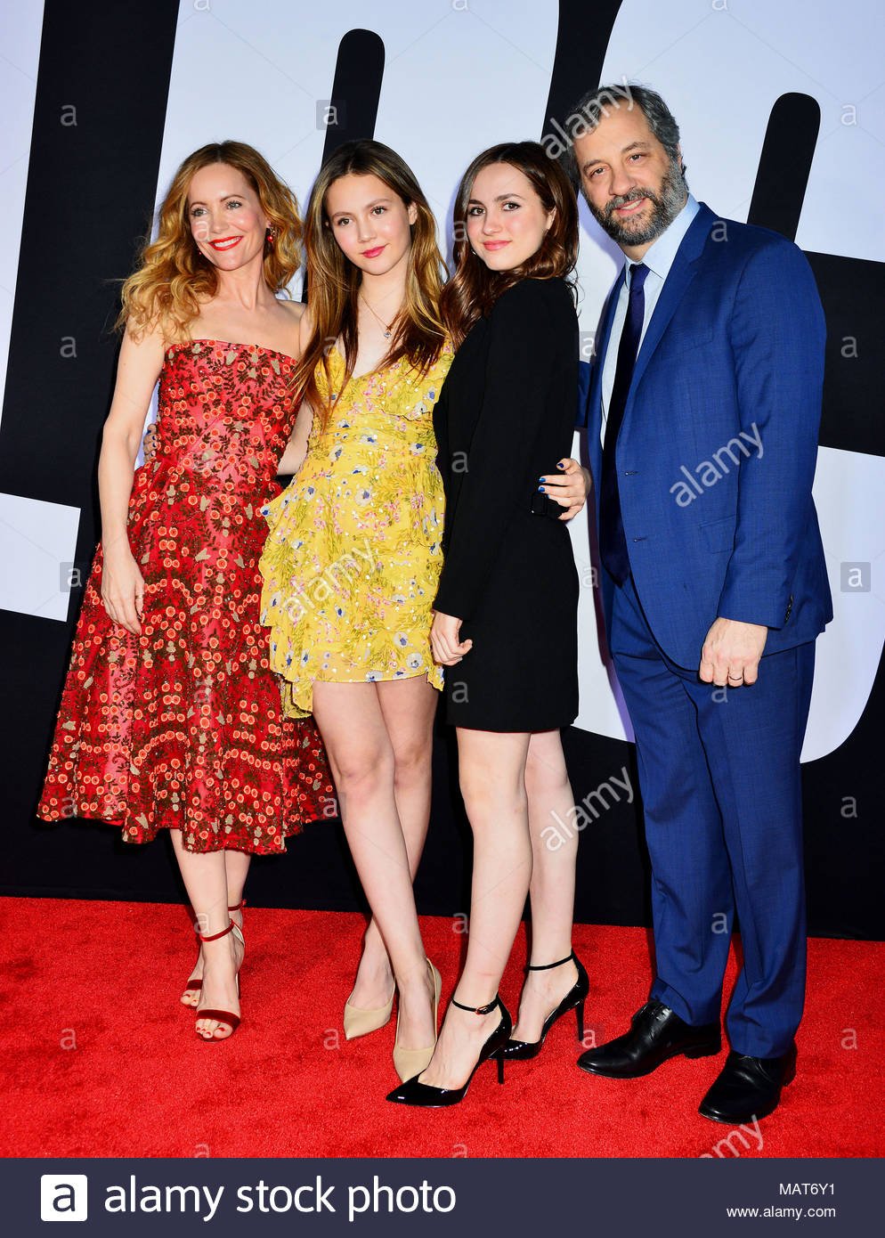 leslie-mann-iris-apatow-maude-apatow-judd-apatow-003-arrive-a-luniversal-pictures-bloquants-pr...jpg